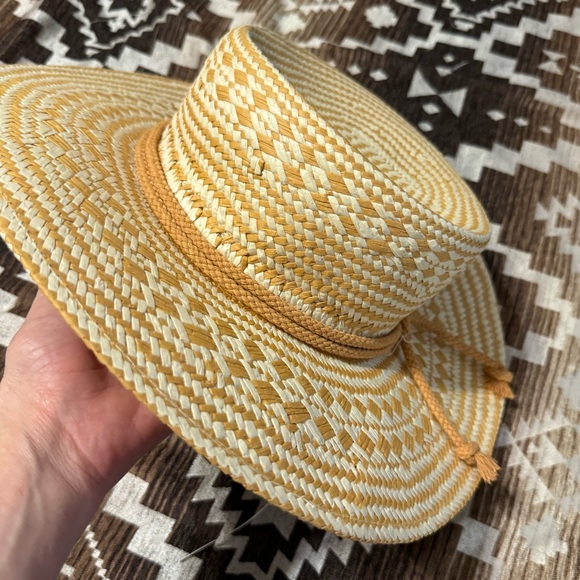 Spring & Summer Hat - Picture 2 of 3